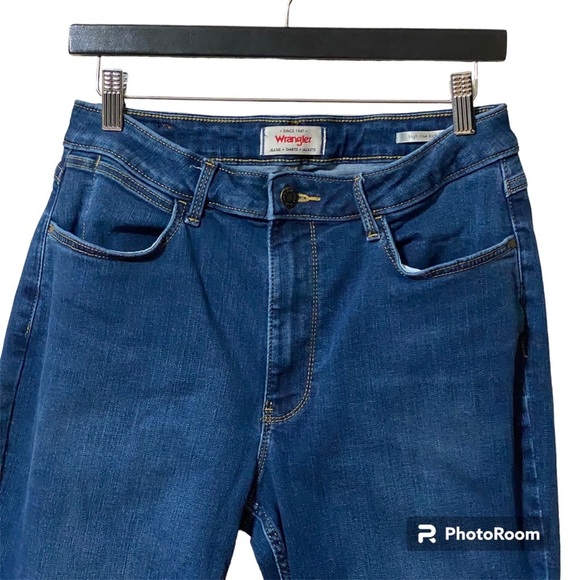 Wrangler High Rise Kick‎ Flare Crop Frayed Hem Jeans - Picture 5 of 12